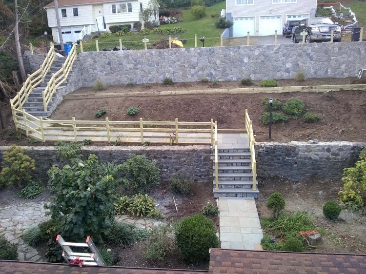 Concrete Retention Wall and Veneer Stone